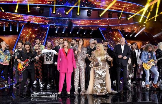 Festiwal w Opolu z wpadkami. "Na scenie udawany luz i drewniany Sierocki"