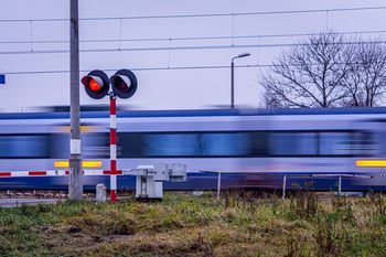Pociągi nagle przyspieszą. Samorządy alarmują mieszkańców