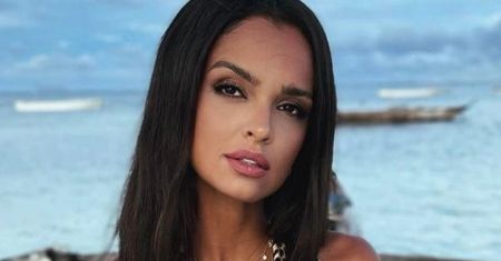 Klaudia El Dursi opala się topless i wypina do zdjęcia. Internauci grzmią: "Pani dzieci KIEDYŚ TO ZOBACZĄ" (FOTO)