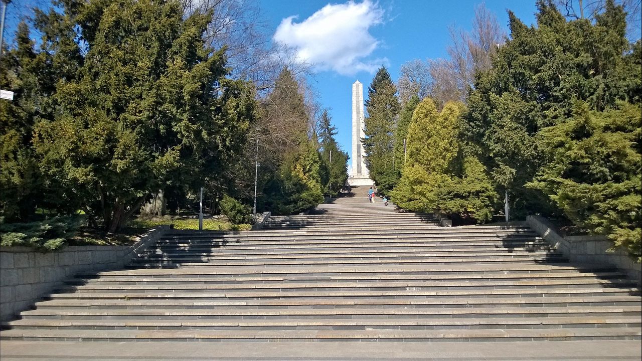 "Z" jak swastyka. Kolejne napisy na pomniku na poznańskiej Cytadeli 