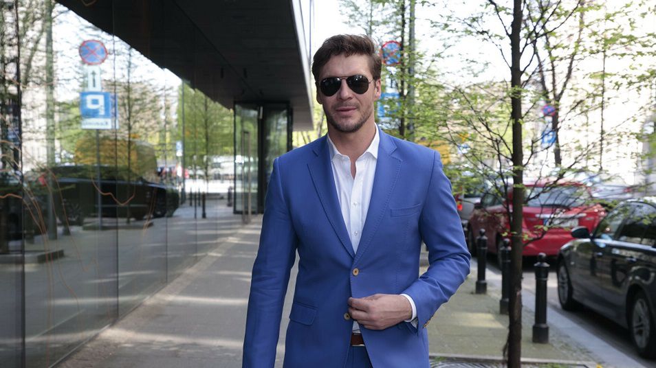 Tylko u 10 proc. mężczyzn diagnozuje się tę chorobę. Mikołaj Roznerski był jednym z nich