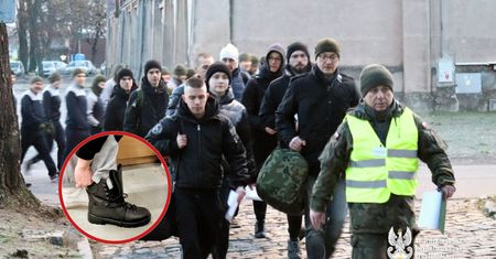 Nowi ochotnicy rozpoczynają szkolenie w 12 WBOT w Dolaszewie