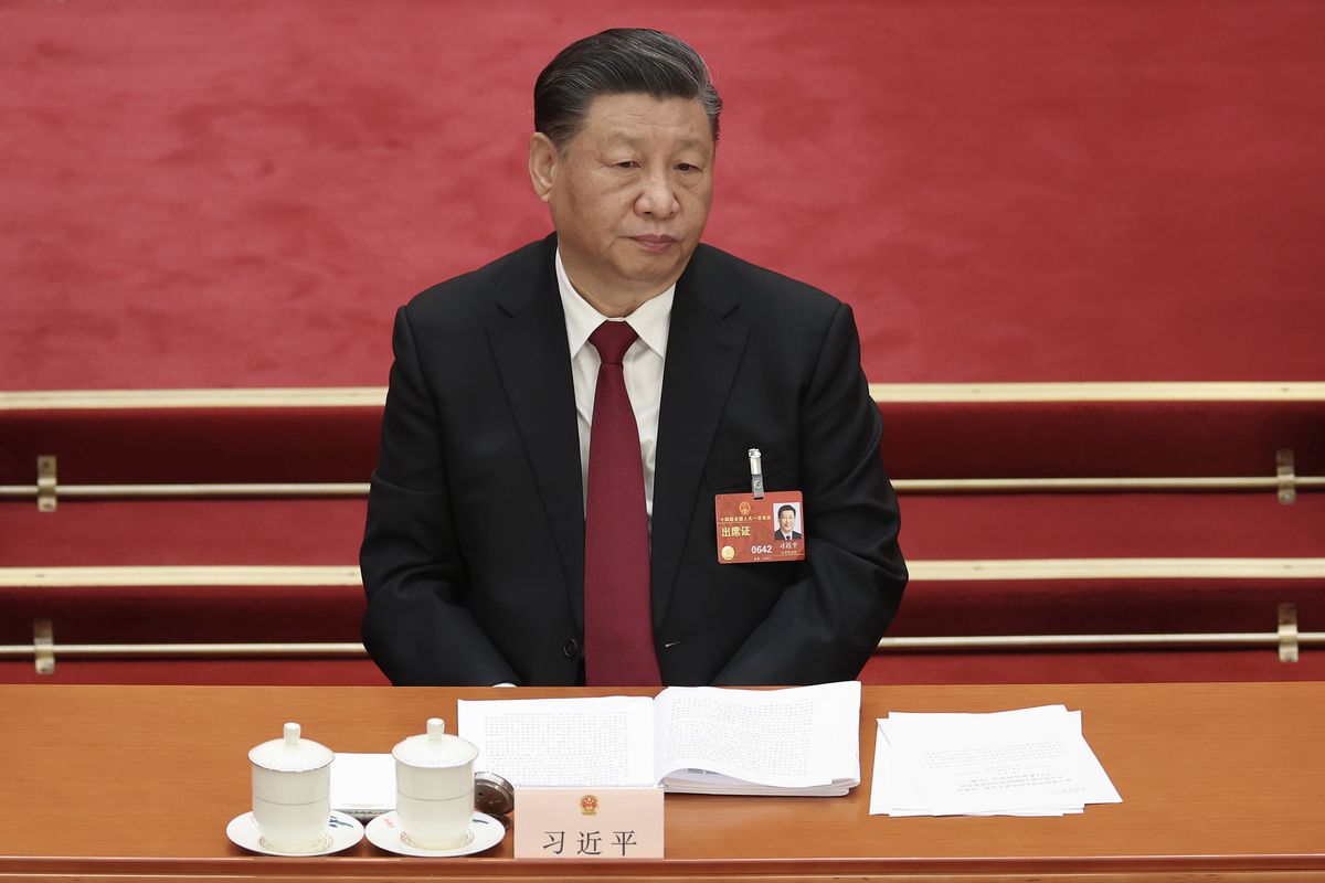 Prezydent Chin Xi Jinping bierze udział w otwarciu pierwszej sesji 14. Narodowego Kongresu Ludowego w Wielkiej Hali Ludowej 5 marca 2023 r. w Pekinie. 