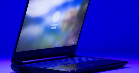 Laptop do grania w Full HD w najwyższych detalach - test Hyperbook SL504