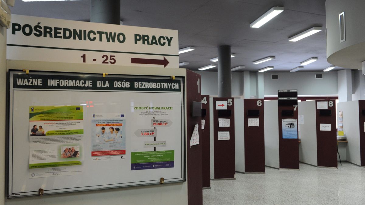 Marcowe zwolnienia były najwyższe od dekady.