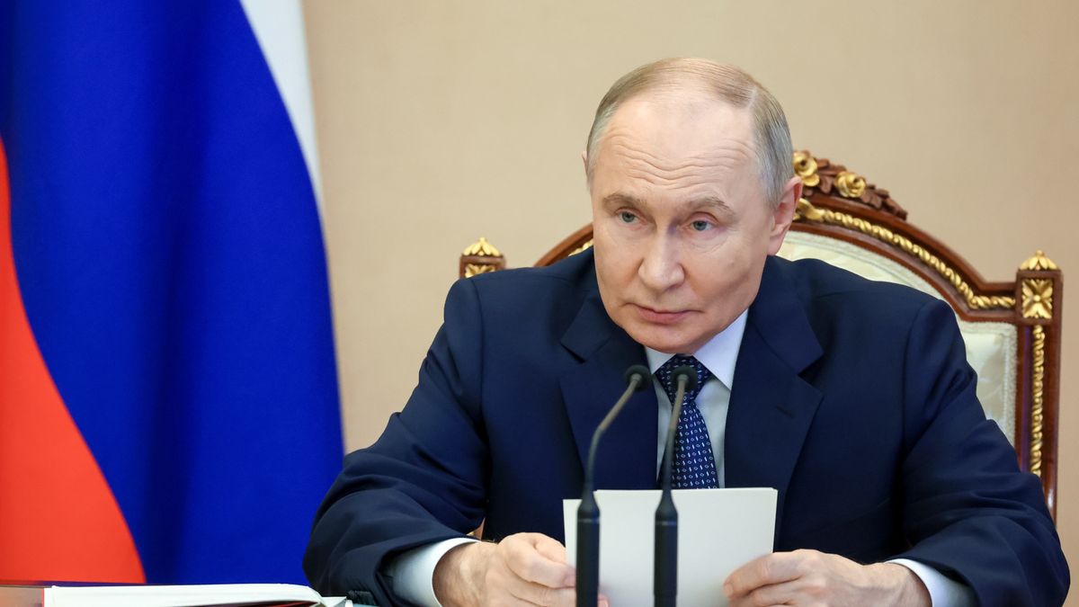Russian President Vladimir Putin chairs a meeting on the key points of the state armament program for 2027-2036 at the Kremlin, in Moscow, Russia, 11 June 2025. Special attention in the new state arms program should be given to the nuclear triad, said Vladimir Putin. EPA/VYACHESLAV PROKOFYEV/SPUTNIK/KREMLIN POOL MANDATORY CREDIT Dostawca: PAP/EPA.