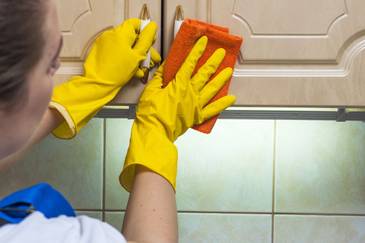 Natural solutions to banish stubborn kitchen grease stains
