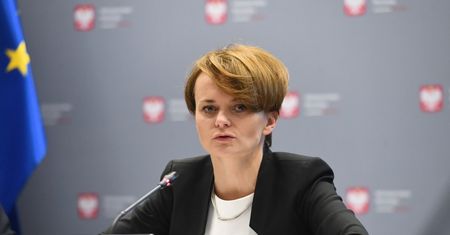 Emilewicz nie dostanie mandatu za przejście na czerwonym świetle