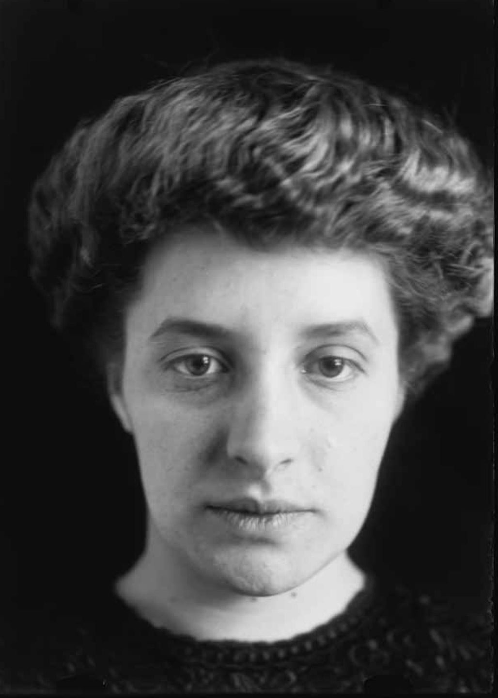 Jadwiga Janczewska na fotografii wykonanej przez Witkacego w 1913 roku. Zdjęcie z książki Witkacy i kobiety