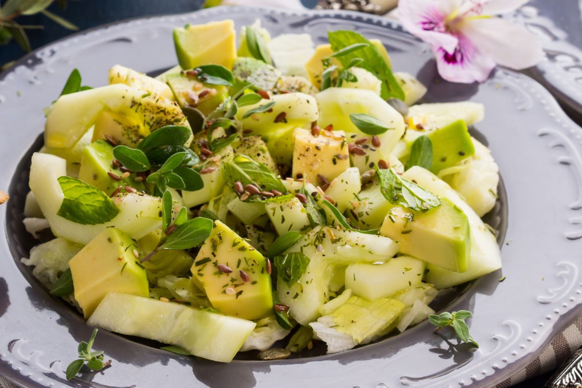 Pasuje do kotletów i tortilli. Jest lepsza od greckiej i bogatsza w omega-3