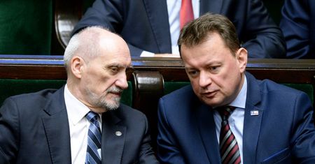 Jak dezinformowali Macierewicz i Błaszczak. Lista największych fake newsów MON