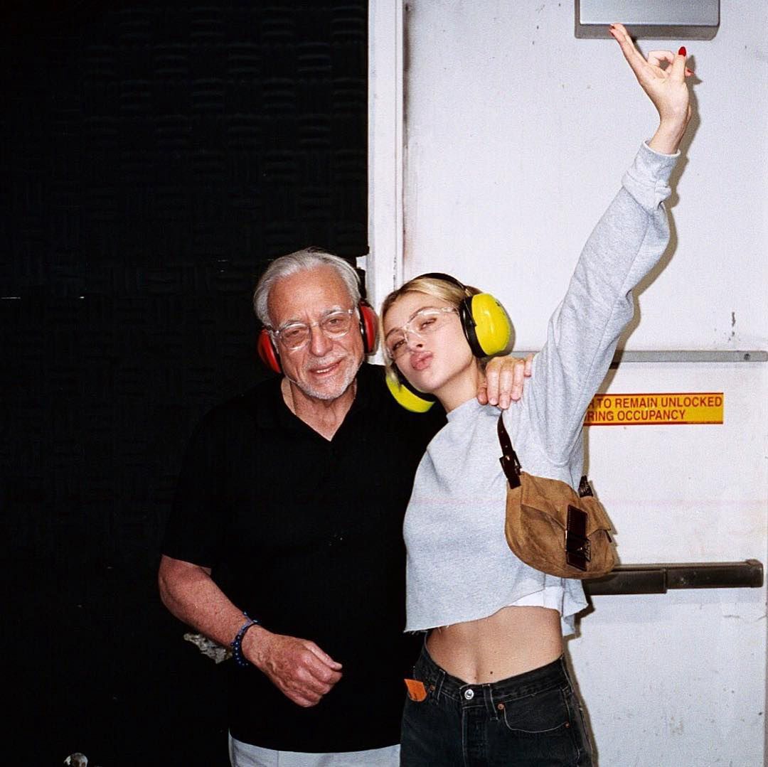 Nicola Peltz z ojcem