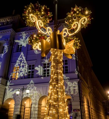 Świąteczna iluminacja w Warszawie gotowa. Miasto zdecydowało się na powrót do przeszłości