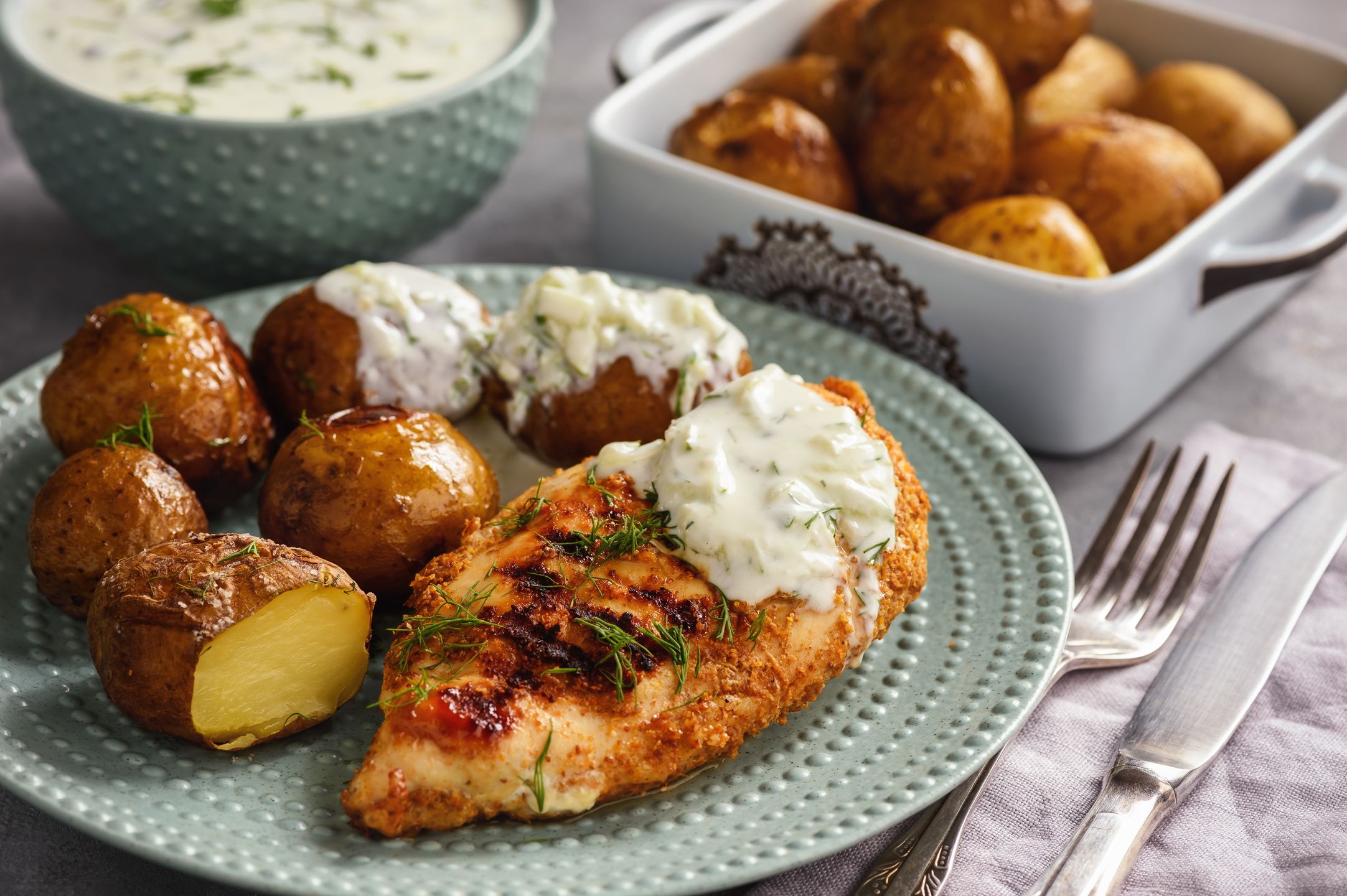 Grillowany kurczak z dipem czosnkowym