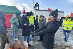 Stawiają kontenery na granicy. Protestujący zapewniają, że nie odpuszczą