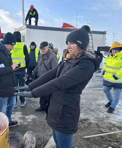 Stawiają kontenery na granicy. Protestujący zapewniają, że nie odpuszczą