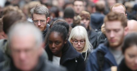 Bezrobocie spada, ale to niekoniecznie dobra wiadomość. Brytyjski rynek pracy wysyła sprzeczne sygnały
