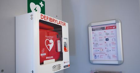 To już seria. Skradziono defibrylator