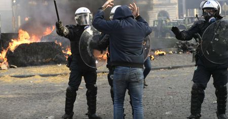 Gorąco na ulicach Brukseli. Rolnicy starali się z policją