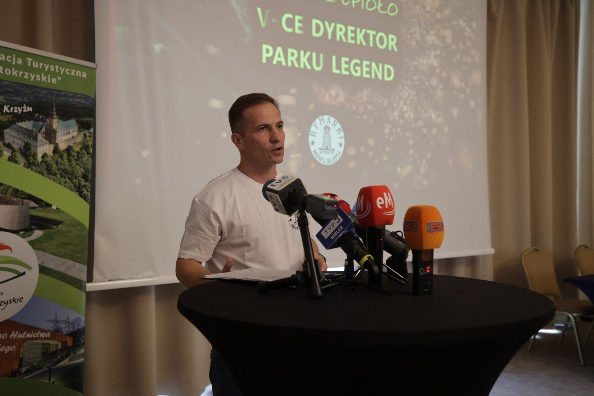 - W czwartek wieczorem, jak co roku, z rynku w Nowej Słupi ruszy korowód barbarzyńców oraz rzymskich legionistów z pochodniami. Do udziału w korowodzie zapraszamy zarówno mieszkańców gminy jak i turystów- mówi Piotr Sepioło, wicedyrektor Parku Legend, który jest głównym organizatorem tegorocznych Dymarek.