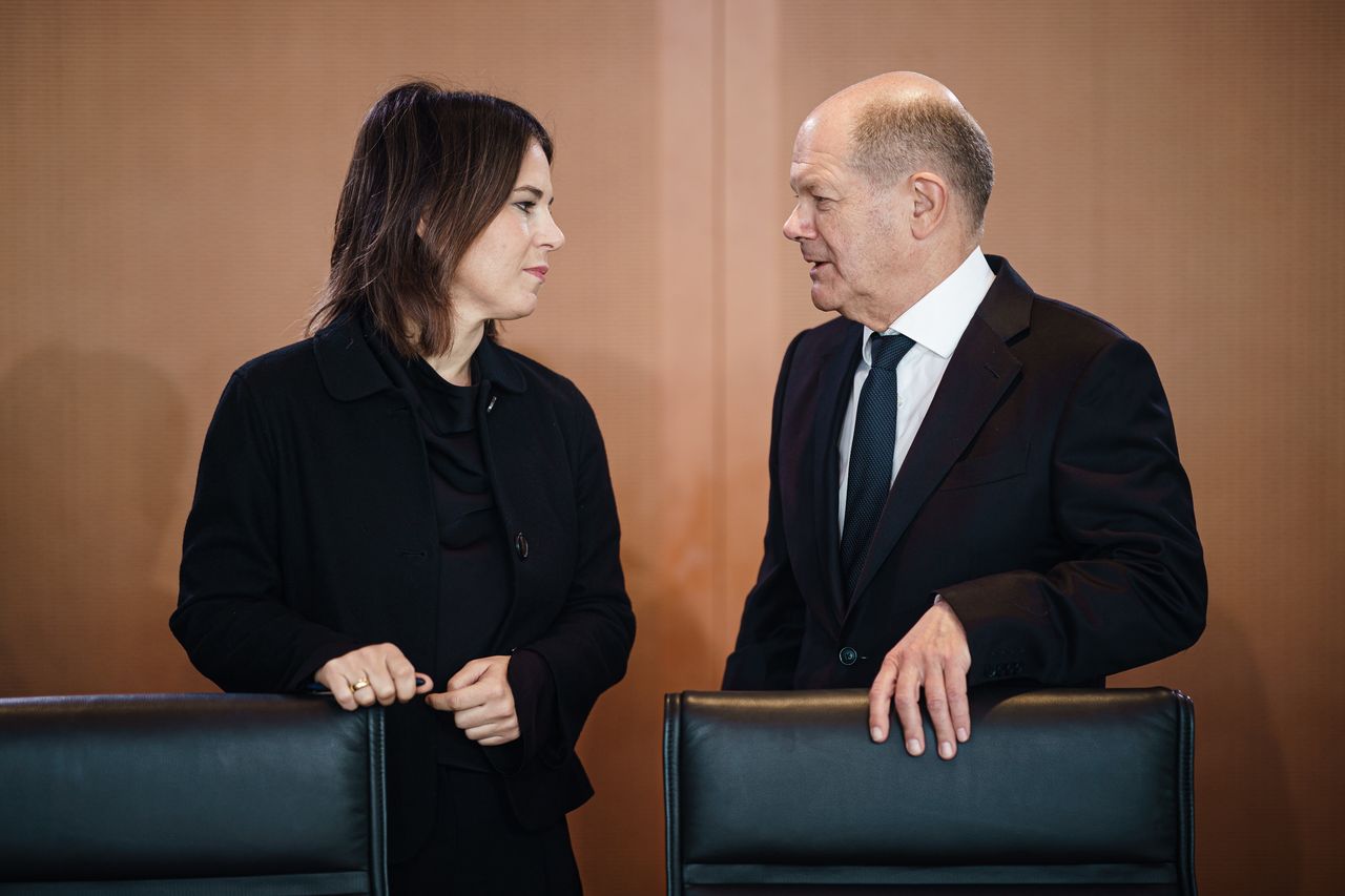 Szefowa niemieckiego MSZ Annalena Baerbock i kanclerz Niemiec Olaf Scholz