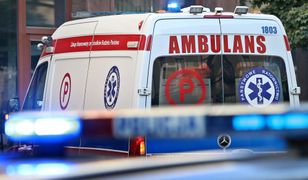 Ambulans dachował na środku ulicy. Pacjentka z karetki nie żyje