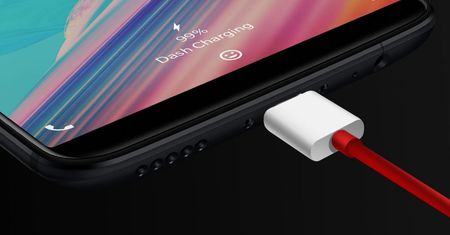 OnePlus pozwany przez producenta słuchawek. Chodzi o autorską technologię ładowania