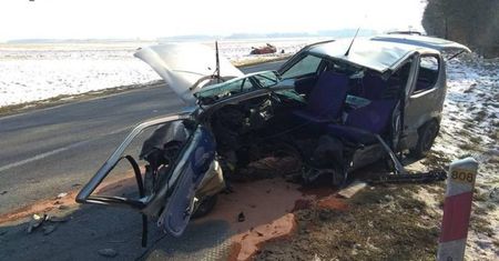 Kierujący Seicento zaczął skręcać. Nie zauważył, że wyprzedza go Audi