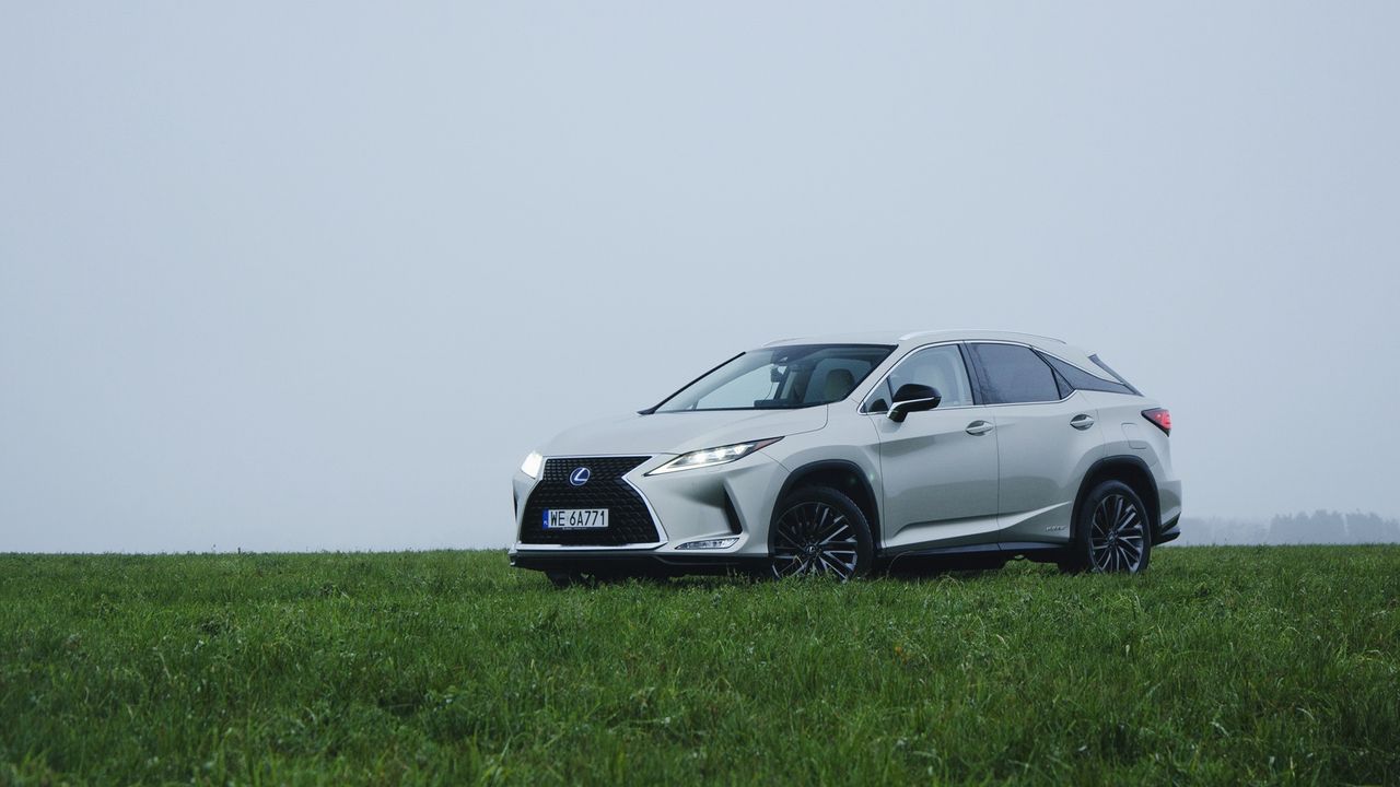 Test: Lexus RX 450h Final Edition – żegnamy weterana. Ostatnie sztuki do kupienia, a ceny jak w 2017 roku