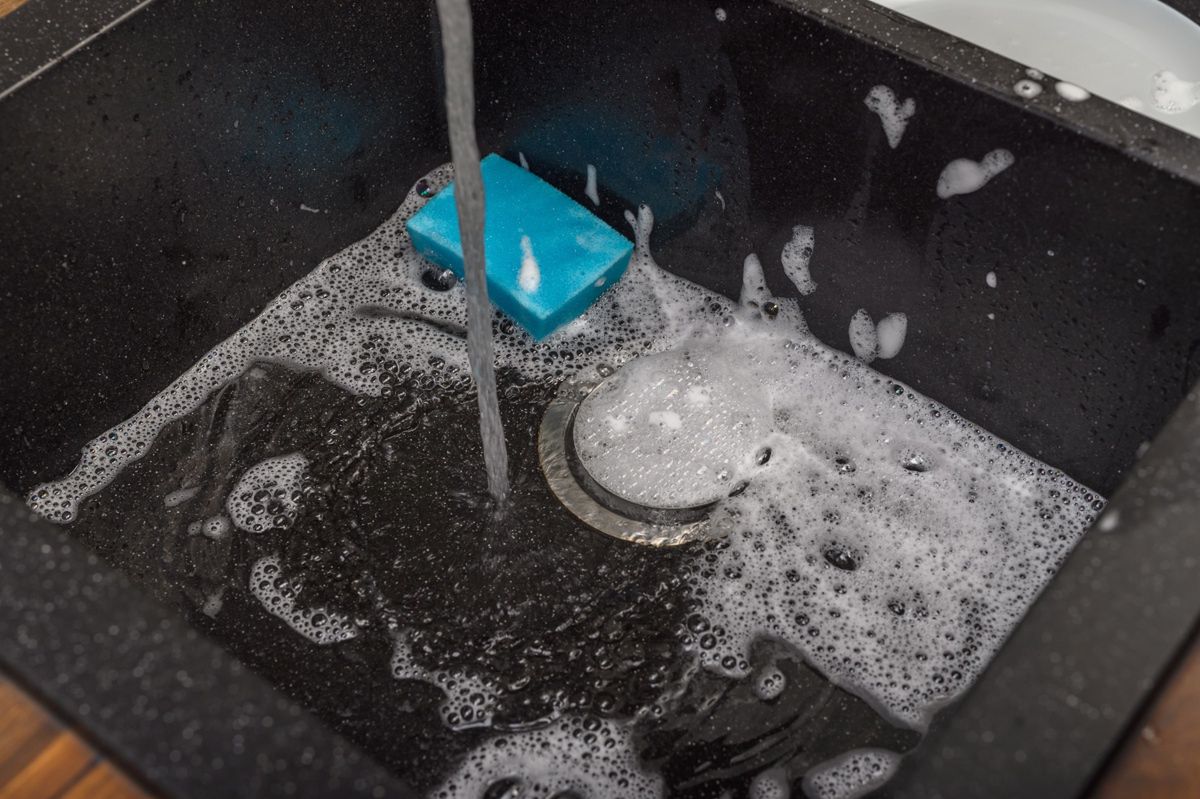 How to unclog a clogged sink?