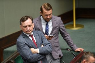 Zakaz sprzedaży aut spalinowych. Solidarna Polska: mówimy stanowcze "nie"