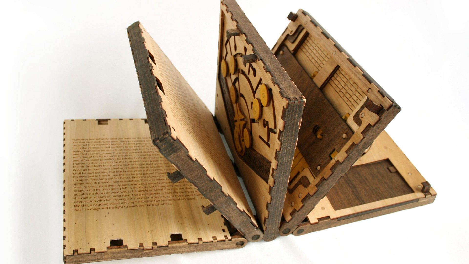 Codex Silenda: drewniana książka z wbudowanymi łamigłówkami 4