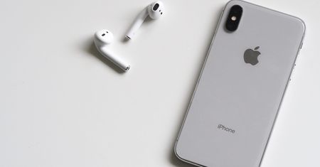 Pojechał do Chin, by złożyć iPhone'a X z części kupionych na bazarze. Smartfon działa