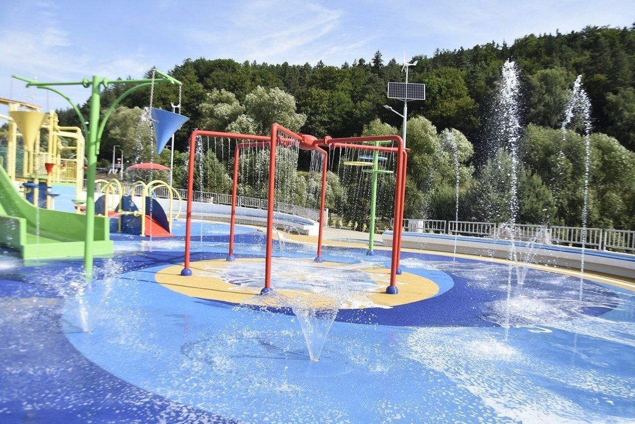 W lipcu otwarto w Jedlinie-Zdroju Letni Park Wodny. Teraz w poblizu powstaje większy basen