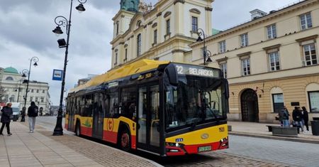 Warszawa: Komunikacja miejska zmienia rozkłady. To ważne dla pasażerów
