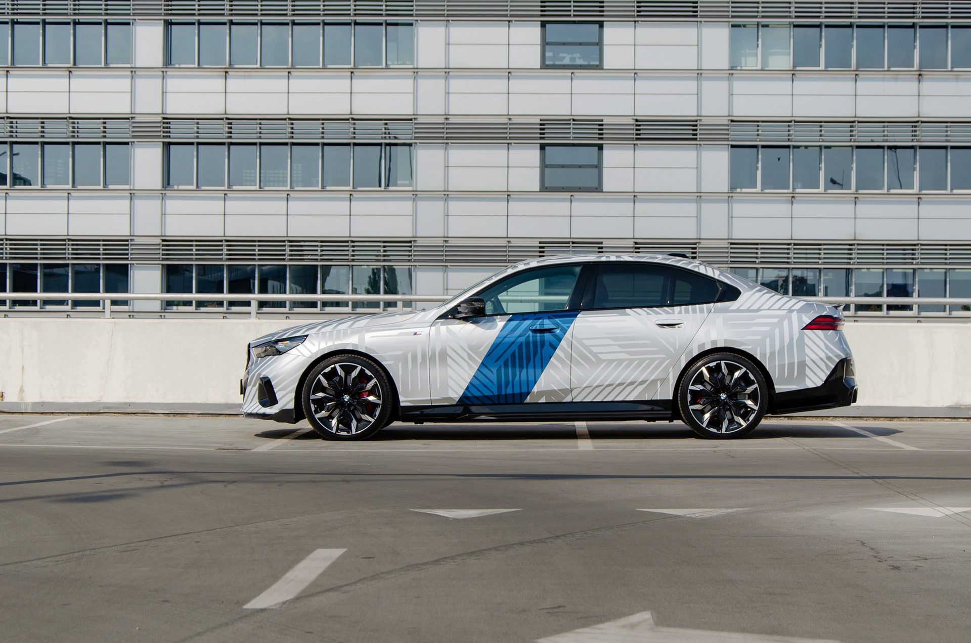 BMW i5 M60