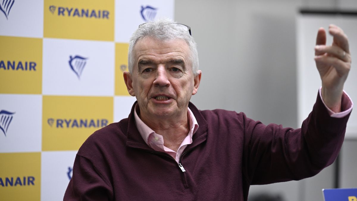 LISBON, PORTUGAL - JANUARY 28: Ryanair Group CEO Michael O'Leary gestures while delivering remarks during a press conference to talk about the future of the company's operation in the Portuguese market on January 28, 2026 in Lisbon, Portugal. Ryanair announced a record schedule for summer of 2026 in Portugal, with 160 routes including 4 new ones to Warsaw, Gothenburg and Rabat. (Photo by Horacio Villalobos#Corbis/Getty Images)
