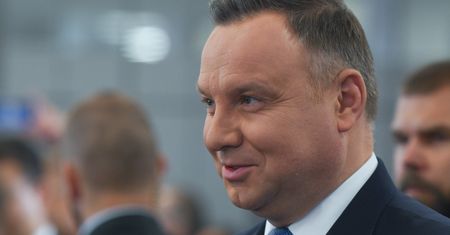 Prezydent Andrzej Duda zaprzeczył, że kupił willę w Krakowie. Ale przyznał, że wcześniej kupił tam mieszkanie