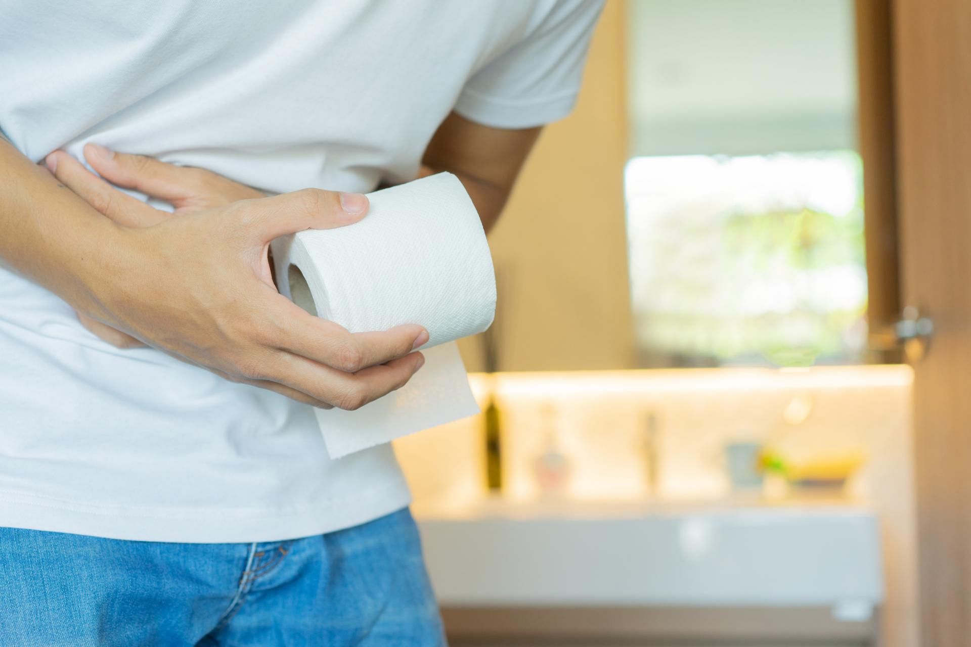 Parcie na stolec może wskazywać na raka jelita grubego