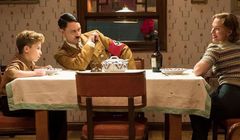 Scarlett Johansson w filmie "JoJo Rabbit" wyjaśnia czym jest miłość