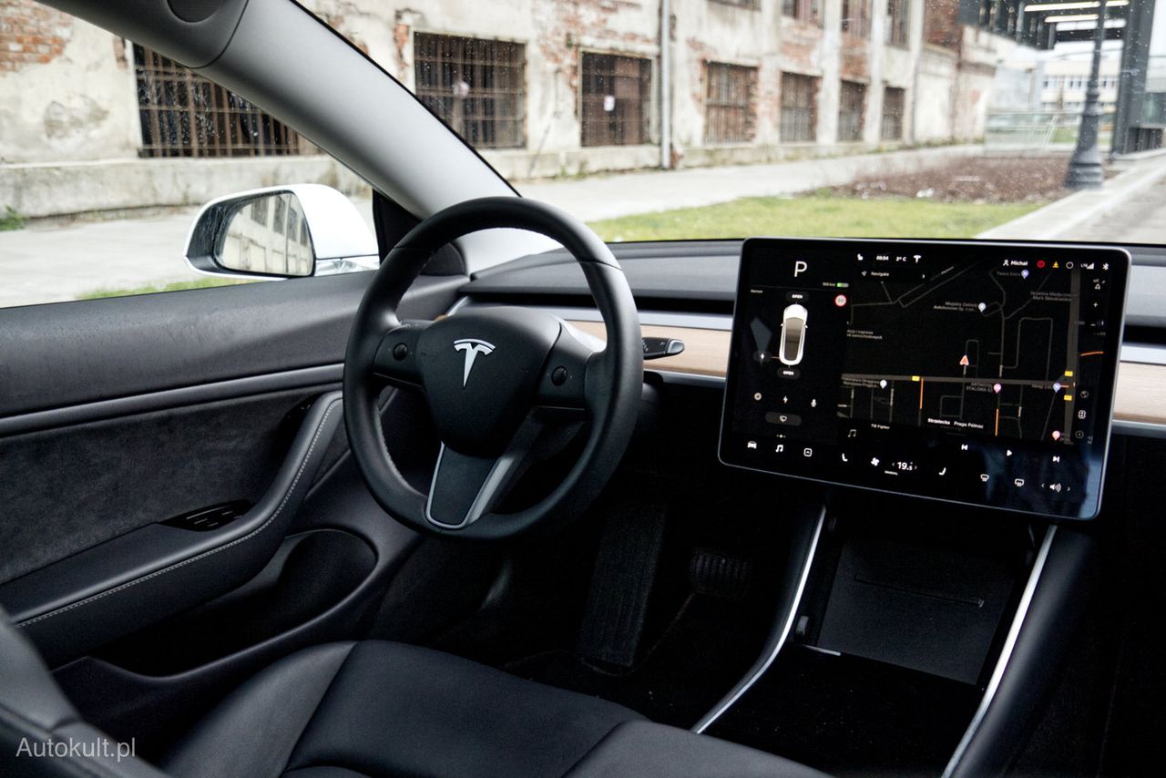 Ulepszony autopilot dostępny jest nawet w Tesli Model 3