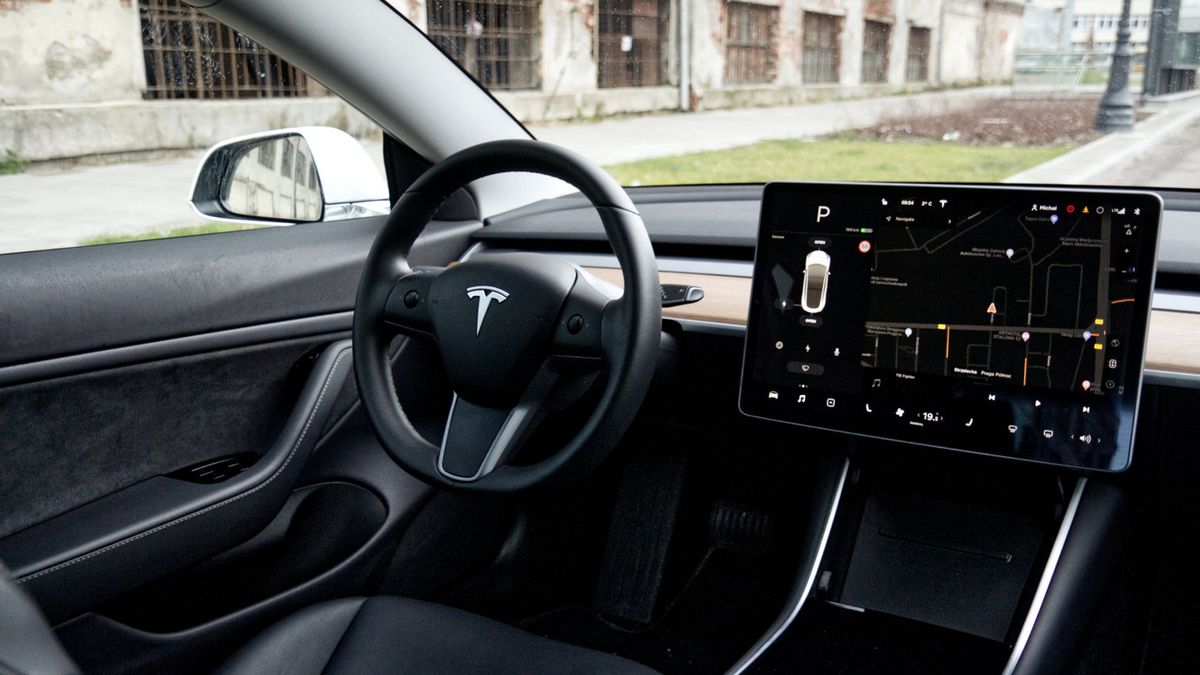Ulepszony autopilot dostępny jest nawet w Tesli Model 3