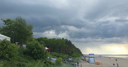 Burza, grad i błyskawice. Wideo ze Stegny. "Jak armageddon"