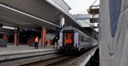 Kraków: Niebezpieczna sytuacja na dworcu. Dwa pociągi na jednym torze
