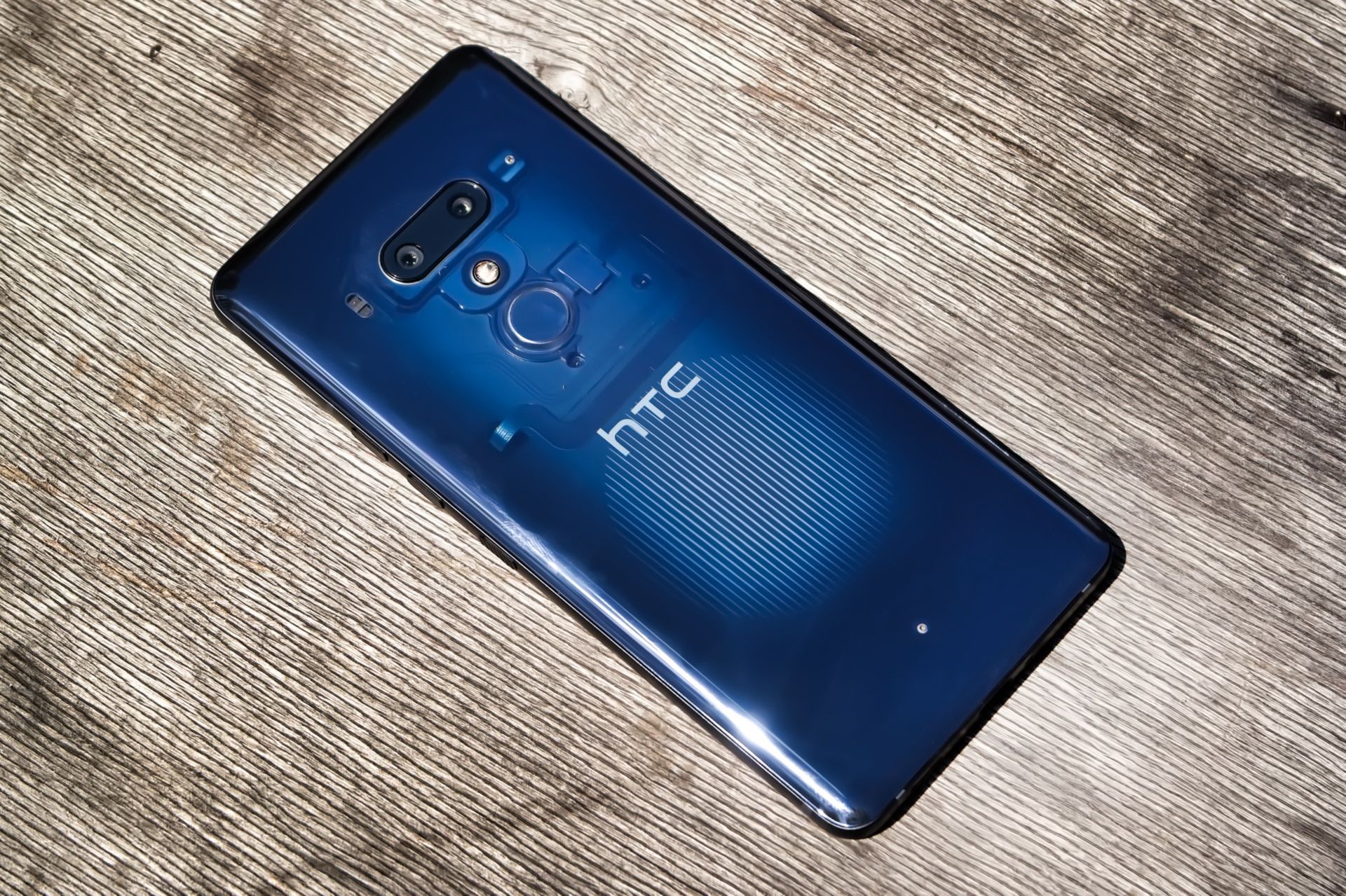 HTC U12+ oficjalnie. Mocniejsza wersja nieistniejącego flagowca 4