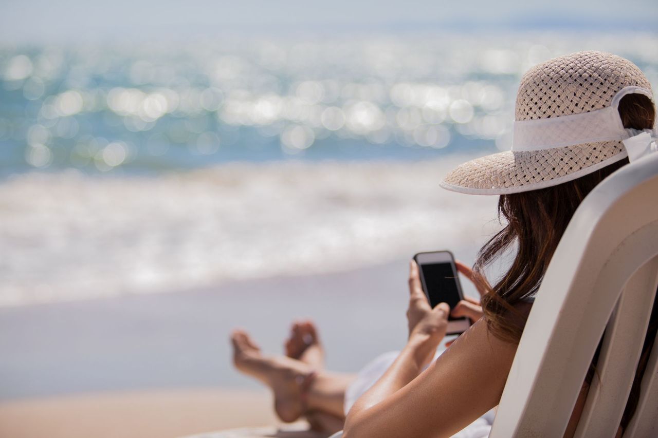 Korzystanie z telefonu komórkowego na wakacjach