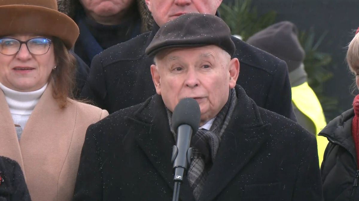 Kaczyński na obchodach upamiętniających ofiary katastrofy.
