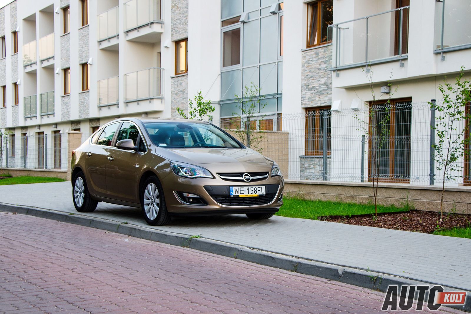 Opel Astra Tourer 1,4 Turbo LPGTEC Enjoy vs. Opel Astra Sedan 1,7 CDTI Business - test [galeria] 23