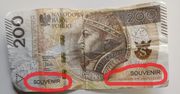 Słupca: Płacili w sklepach fałszywymi banknotami. Szuka ich policja