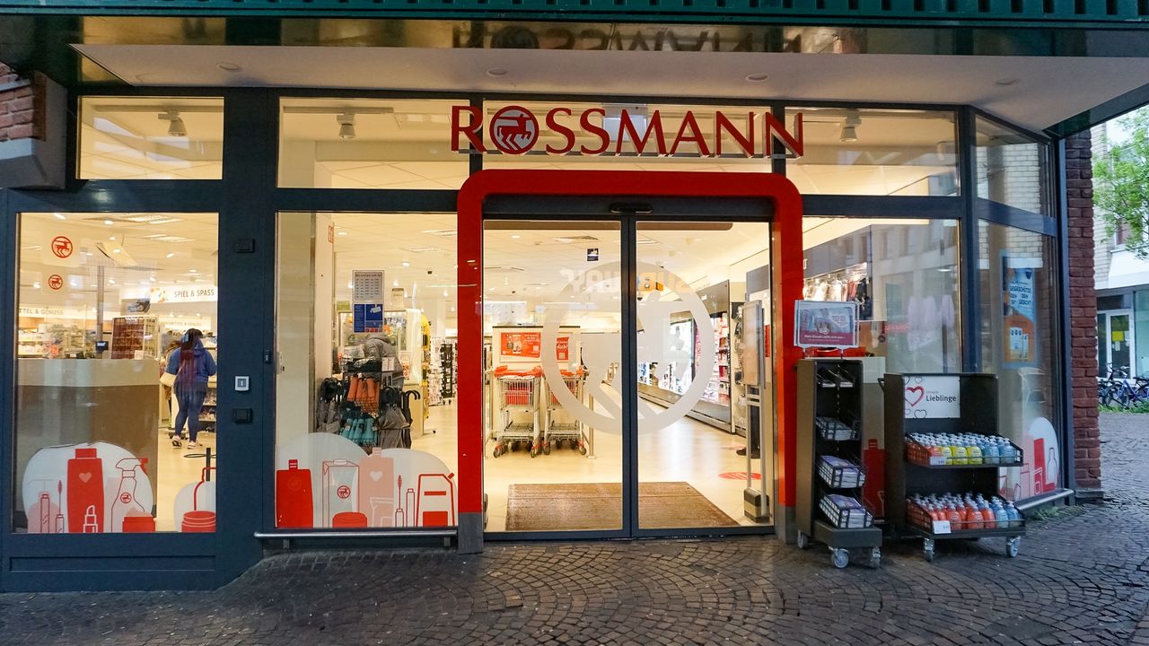 Rossmann wycofuje dwa produkty. Zagrożenie dla jelit, wątroby